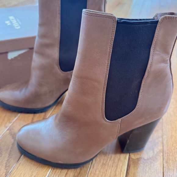 Authentic Coach Odelle Sydney Leather, Size 8 M, Color Saddle Brown - Picture 3 of 5